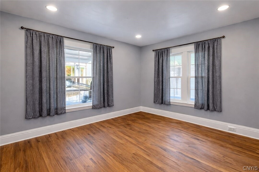 15 School St in Auburn, NY - Building Photo