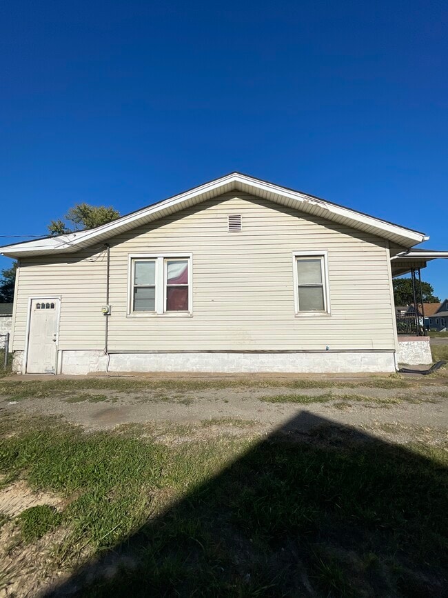 2411 Madison Ave in Granite City, IL - Building Photo - Building Photo