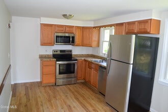 37 Swayze Dr in Latham, NY - Building Photo - Building Photo