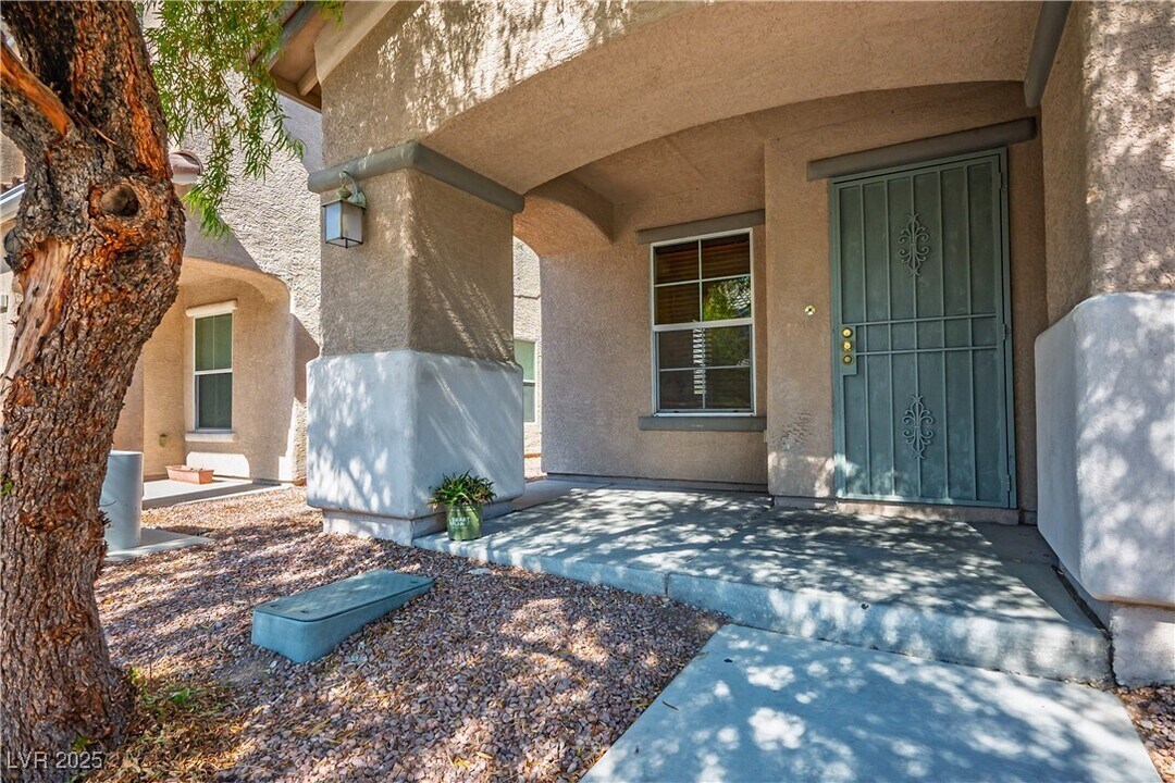 4928 Secret Rock St in Las Vegas, NV - Building Photo