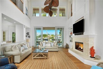 377 Pirates Bight in Naples, FL - Foto de edificio - Building Photo