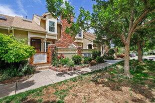 2890 W Long Cir in Littleton, CO - Building Photo