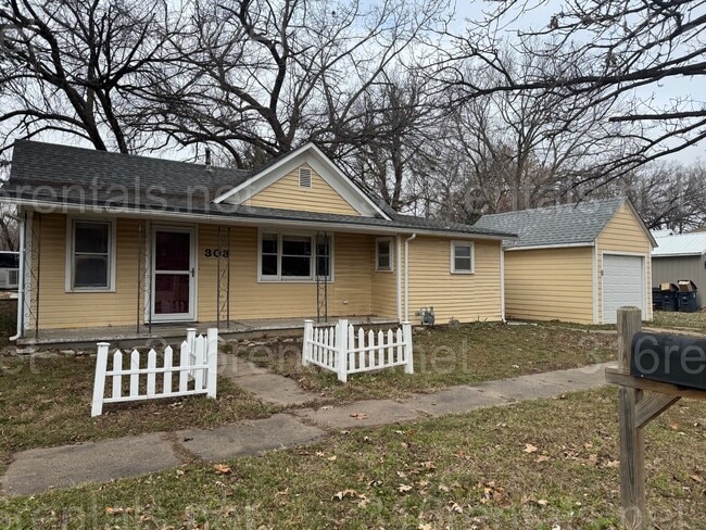 property at 303 N Emporia St