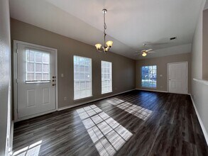 12303 Abney Dr-Unit -B in Austin, TX - Foto de edificio - Building Photo
