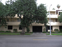 14359 Haynes St in Van Nuys, CA - Foto de edificio - Building Photo