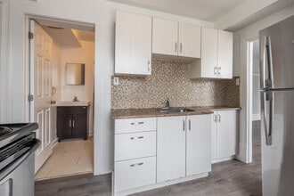 Carlyle Apartments in Ottawa, ON - Building Photo - Interior Photo