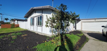 3822 Conrad Ave in San Diego, CA - Foto de edificio - Building Photo