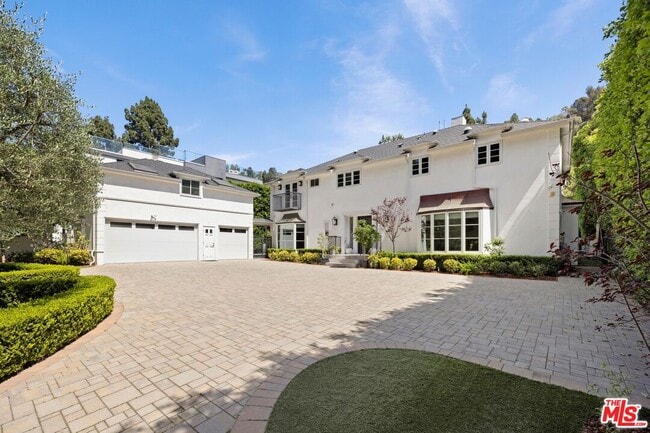 1214 Coldwater Canyon Dr in Beverly Hills, CA - Building Photo - Building Photo