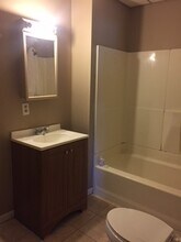 226 East Bridge Street, Unit #1 in Plainwell, MI - Foto de edificio - Building Photo