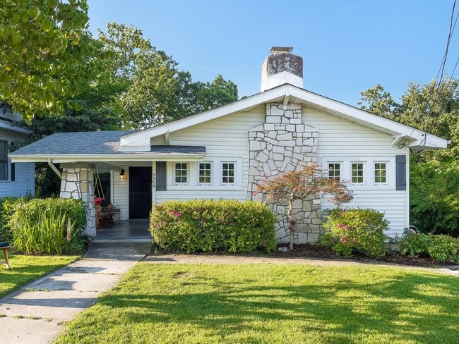 property at 3308 Alta Vista Dr