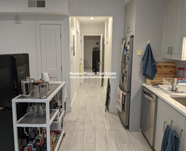 11 Ridgeway Ln, Unit 1 in Boston, MA - Building Photo - Building Photo