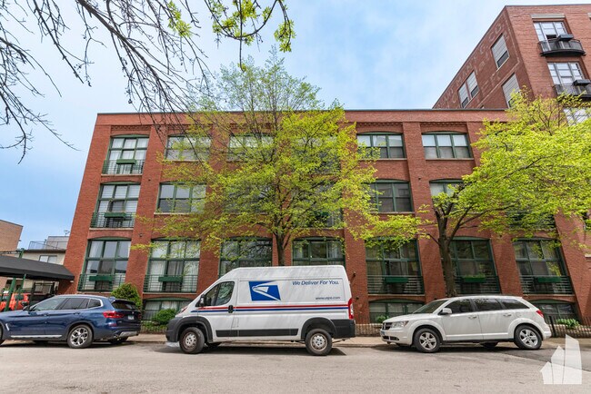property at 1737 N Paulina St