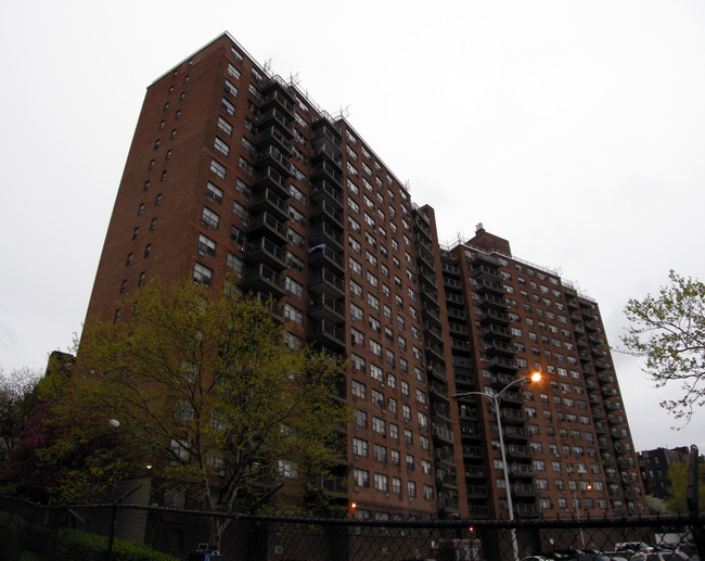 Fulton Tower in Bronx, NY - Foto de edificio - Building Photo