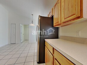 15004 Shaw Rd in Tampa, FL - Foto de edificio - Building Photo