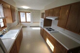 3929 64th St in Urbandale, IA - Building Photo - Building Photo