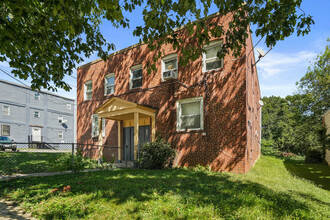 3204 28th St SE in Washington, DC - Building Photo - Building Photo