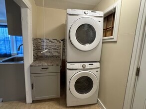 138 Hemlock St, Unit 2 in West Haven, CT - Building Photo - Building Photo