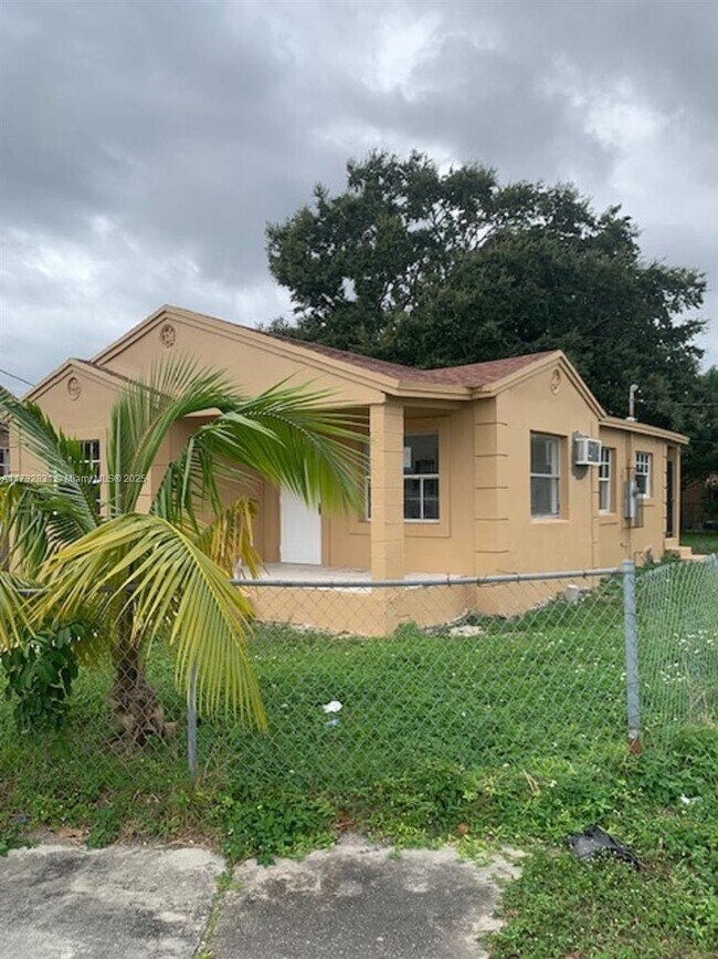 6830 NW 14th Ave in Miami, FL - Building Photo - Building Photo