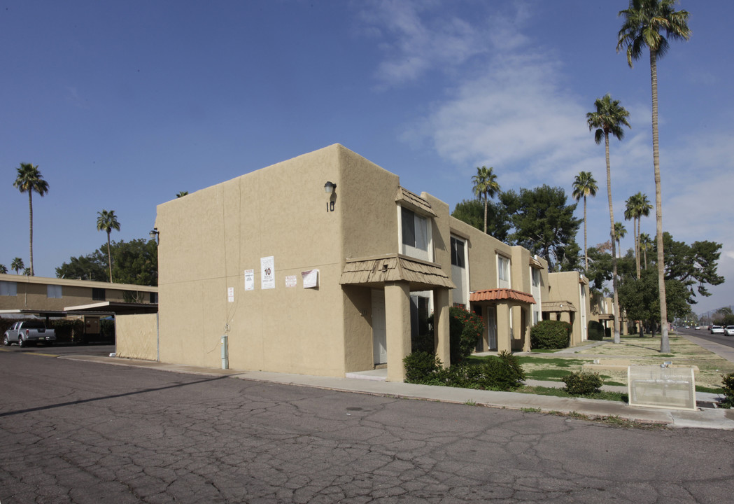 7126 N 19th Ave in Phoenix, AZ - Building Photo