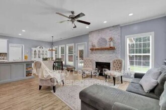 828 Windsor Oak Cir in Lawrenceville, GA - Building Photo - Building Photo