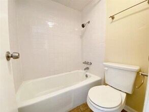 2800 Swisher St in Austin, TX - Building Photo - Building Photo