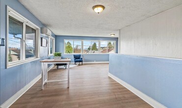160 Maple St in Cathlamet, WA - Building Photo - Building Photo