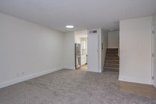 Las Casitas in Glendale, AZ - Building Photo