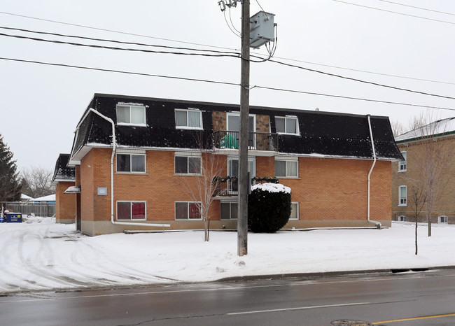 375 Waterloo St in Wilmot, ON - Building Photo - Primary Photo