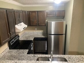 1807 SE Oak St in Oak Grove, MO - Foto de edificio - Building Photo