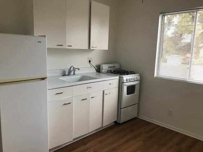 820 S Rosemead Blvd in Pasadena, CA - Building Photo - Building Photo