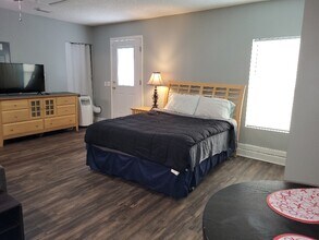 8580 Springtree Road, Unit 1 in Jacksonville, FL - Building Photo - Building Photo