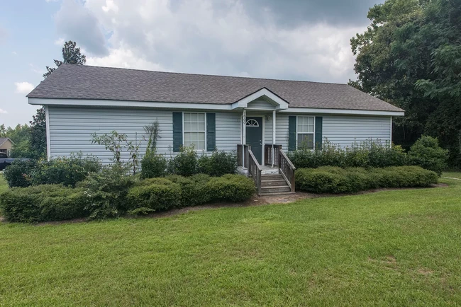 1900 Lee Rd 61 in Auburn, AL - Foto de edificio - Building Photo