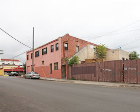 10059 Commerce Ave in Tujunga, CA - Building Photo - Building Photo