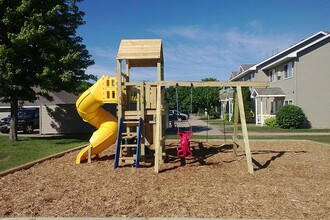 PARKWAY TOWNHOUSES in Northfield, MN - Building Photo - Building Photo