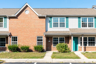 Winchester Lakes Apartments in Canal Winchester, OH - Building Photo - Building Photo