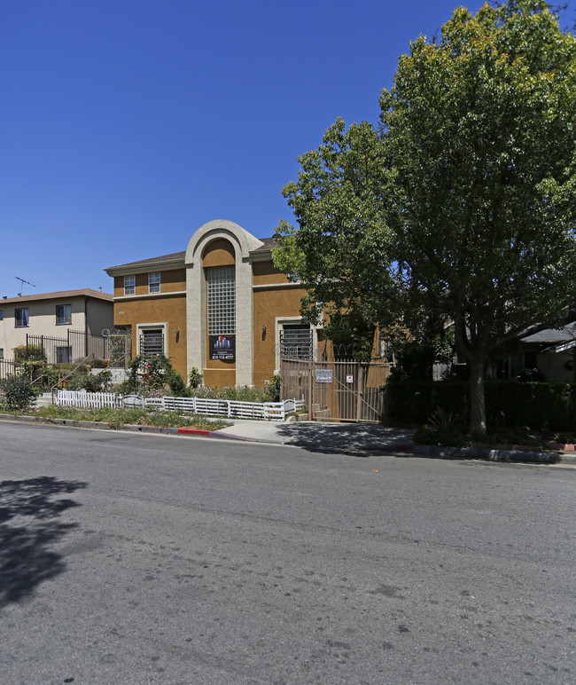 926 S Gramercy Dr in Los Angeles, CA - Foto de edificio - Building Photo