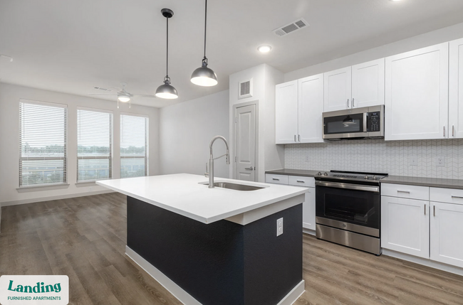 11214 N FM 620 in Austin, TX - Foto de edificio - Building Photo