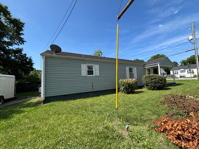 1001 S English St in Greensboro, NC - Building Photo - Building Photo