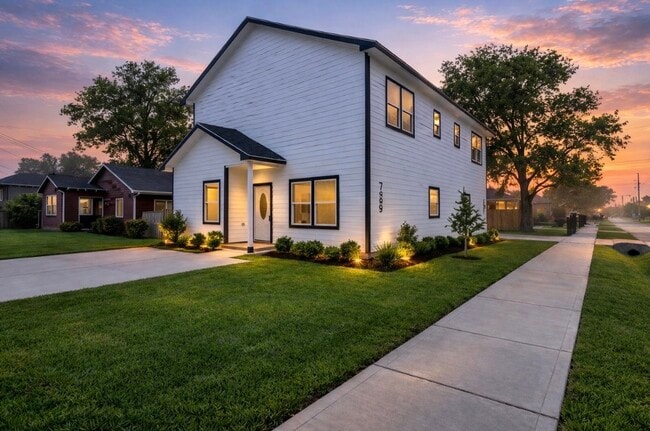 property at 7989 Sunbury St