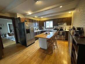 395 Hanover St, Unit 1 in Manchester, NH - Building Photo - Building Photo