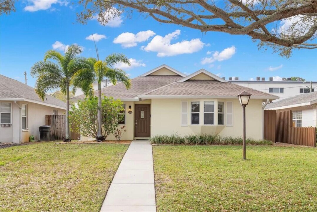 110 42nd Ave N in St. Petersburg, FL - Building Photo