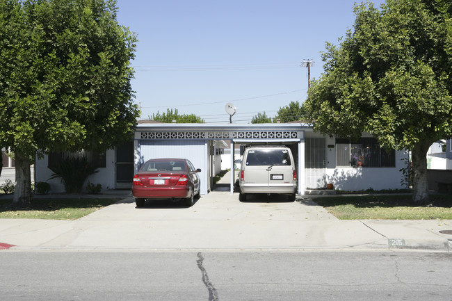 211 E Center St in Covina, CA - Building Photo - Building Photo