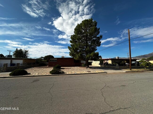 5202 Cornell Ave in El Paso, TX - Foto de edificio - Building Photo