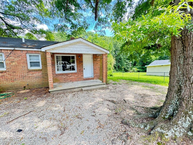 property at 1121 Shady Cir