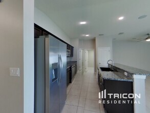 7727 Sunshine Bridge Ave in Gibsonton, FL - Building Photo - Building Photo