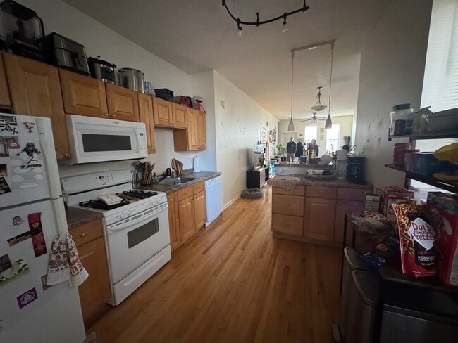 385 E Becher St in Milwaukee, WI - Building Photo - Building Photo