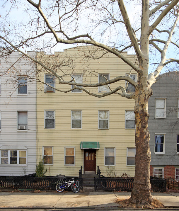 108 N Henry St in Brooklyn, NY - Building Photo