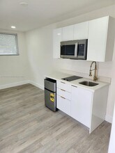 2870 SW 26th St in Miami, FL - Building Photo - Building Photo