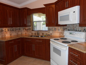 12080 SW 248th Ter in Homestead, FL - Foto de edificio - Building Photo
