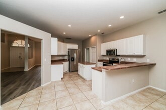 1326 Kinsmere Dr in Trinity, FL - Building Photo - Building Photo